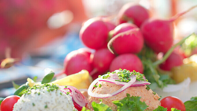 Bavarian "Brotzeit" with red redish