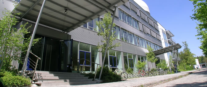 Haupteingang der Universität
