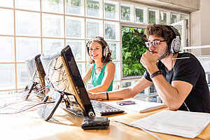 © Christoph Weiss Studierende am Computer