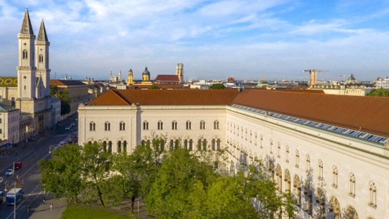 © LMU Luftaufnahme des Hauptgebäudes LMU und der Ludwigstraße