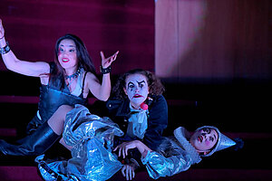 @ Hochschule für Musik Nürnberg Drei Sänger während einer Barockopernproduktion