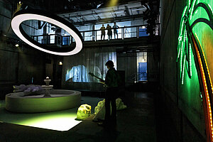 © Alvise Predieri Scene photo from "fake it till you die bakchen", project in the directing course