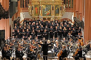Konzertchor der Hochschule f&uuml;r evangelische Kirchenmusik w&auml;hrend eines Konzerts in der Stadtkirche Bayreuth