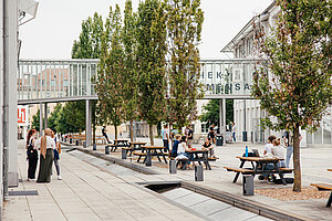 @ Landshut UAS Students on the Campus