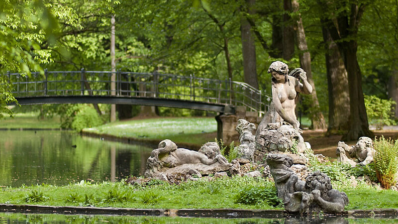 @ Statues in the center of a lake in the Hofgarten Bayreuth