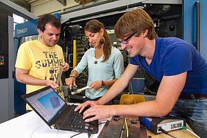 @ Kempten UAS Students in the mechanical engineering laboratory