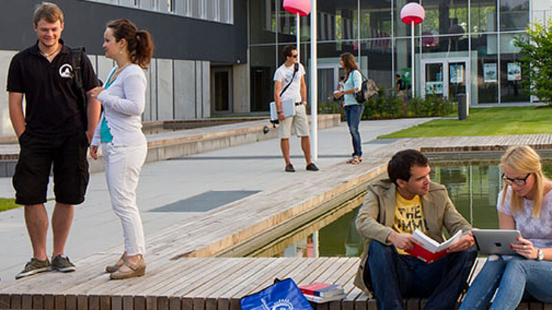 @ Kempten UAS Students relaxing on the university campus