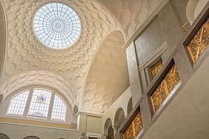 View towards the ceiling of the Atrium in LMU's main building