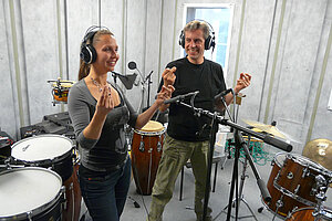 @ Hochschule für Musik Nürnberg Zwei Personen im Aufnahmeraum