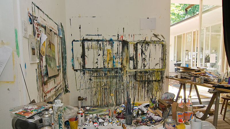 Atelier @ Akademie der bildenden Künste Ansicht eines Ateliers mit offenen Farbtöpfen