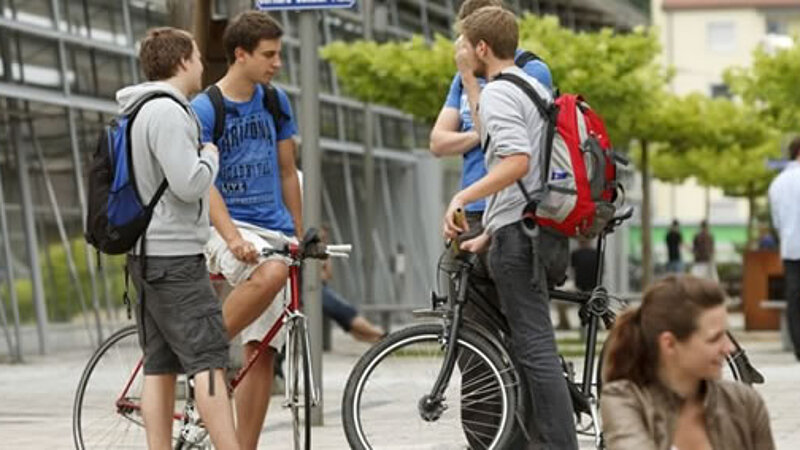 @ Rosenheim UAS Students on Campus with their bikes