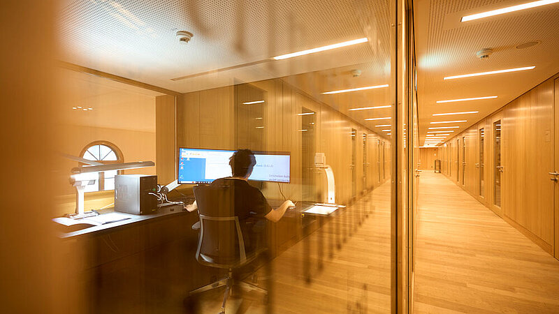 LMU students in Philologicum library