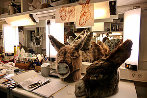 @ Theaterakademie Donkey heads for the opera “A Midsummer Night’s Dream” by B. Britten, Make-up course