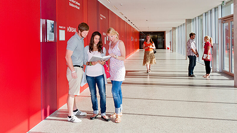 @ Kempten UAS Students in the university building