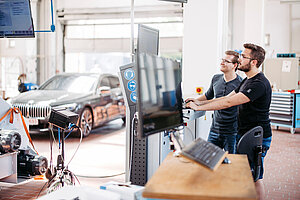 @ Landshut UAS Students at an electrical workbench
