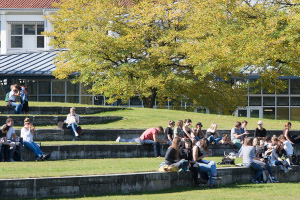 @ Andreas Heddergott / TUM Studierende erholen sich im Grünen